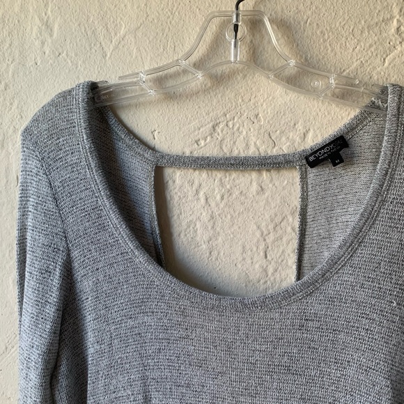 Beyond Yoga Open Back Lightweight Sweater - Picture 3 of 7